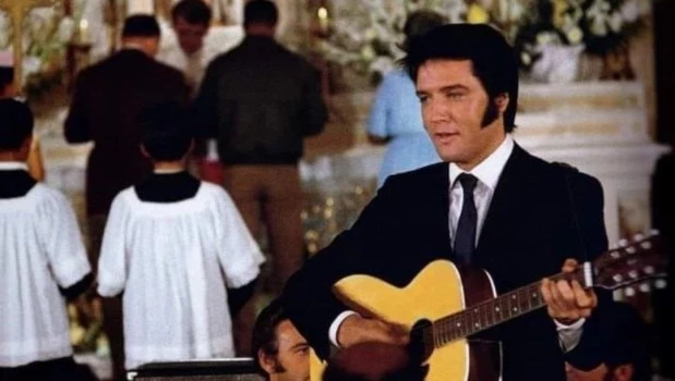 Escena de la película “Cambio de Hábito” (1969) filmada en la nave cental de la iglesia católica San Patricio, en California.