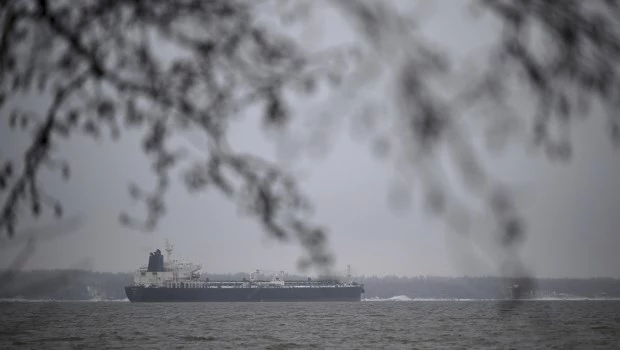 Un buque petrolero de la "flota fantasma" rusa quedó a la deriva frente a la costa alemana del Báltico