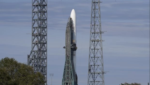 La empresa espacial de Bezos cancela el primer lanzamiento de su nuevo cohete