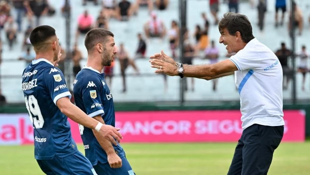 Racing le ganó a Barracas Central en su debut en el Torneo Apertura 2025 