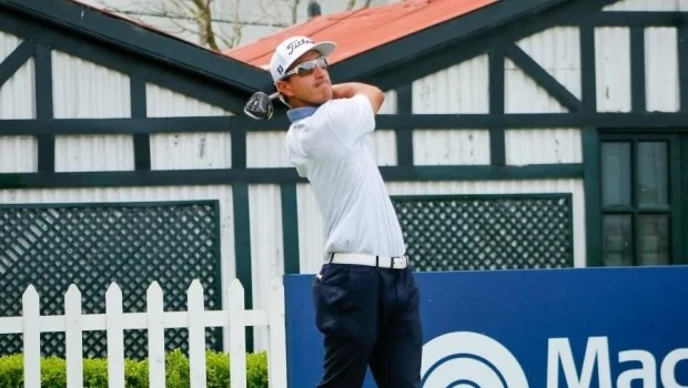 Mauro Báez suma 131 golpes (-9) tras los dos primeros días de acción.