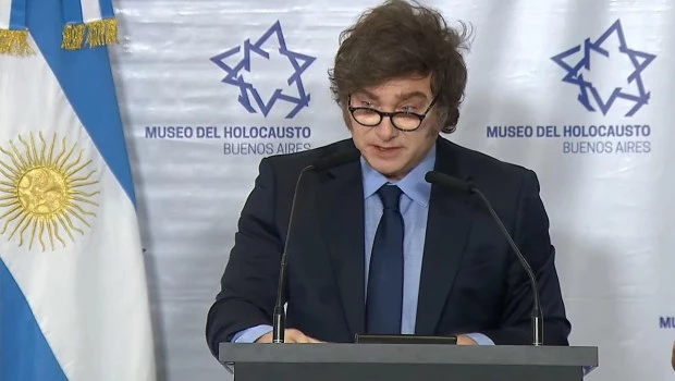 Milei reiteró su defensa a Elon Musk y destacó a Trump en el acto por el Día del Holocausto