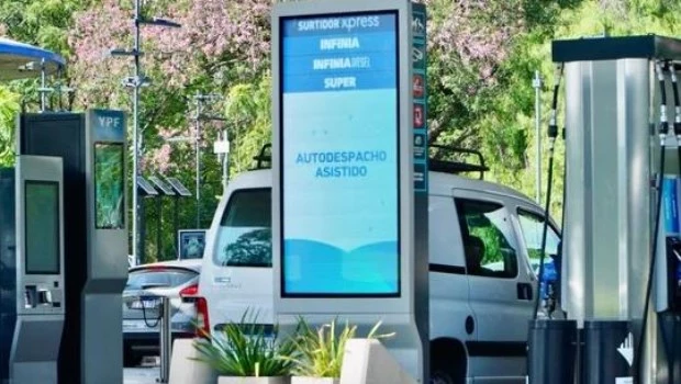 El Gobierno oficializó el autoservicio de combustibles