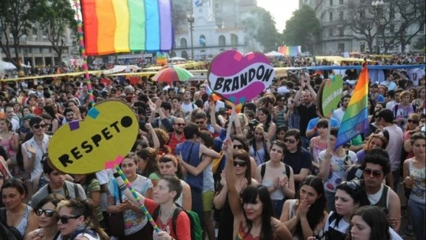 El colectivo LGTBIQ+ marchará a Plaza de Mayo en rechazo al discurso de Milei contra las minorías sexuales 