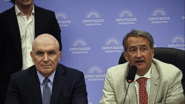 El oficialismo consiguió dictamen para suspender las PASO