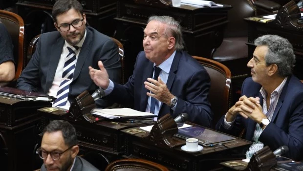 Diputados de la UCR, Encuentro Federal y la Coalición Cívica reclaman al Gobierno que explique la licitación de la Hidrovía