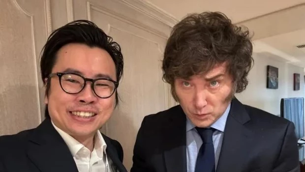 Milei con Julian Peh, el fundador de KIP Protocol.