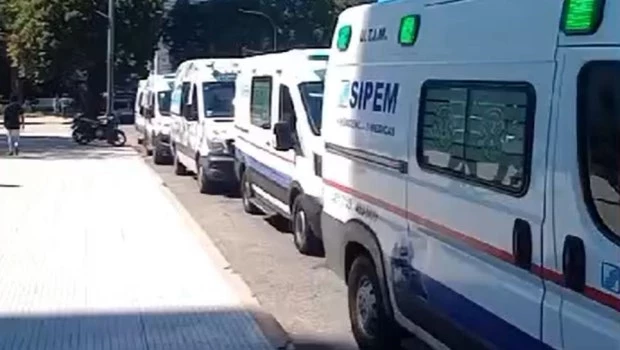Protesta de ambulancieros tras el crimen del enfermero durante un robo en La Plata