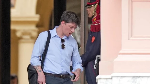 Mauricio Macri cruzó a Santiago Caputo: "Está detrás de esa comisión trucha que se armó para la Hidrovía"