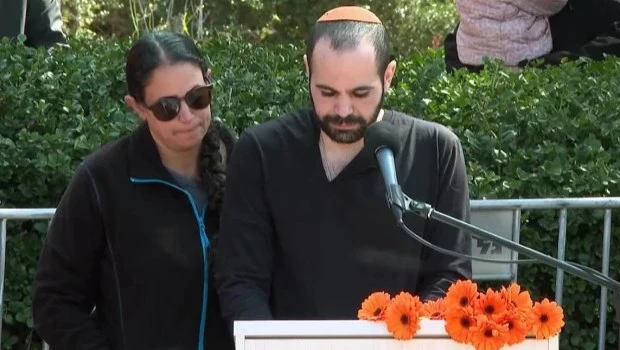 Yarden Bibas despidió a su esposa Shiri y a sus hijos Ariel y Kfir en un emotivo homenaje