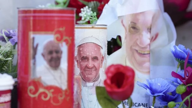 El Papa se mantiene "estable" tras las últimas crisis respiratorias