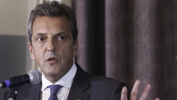 Massa tildó de "desesperado" el pedido de Milei contra Kicillof y respaldó al gobernador