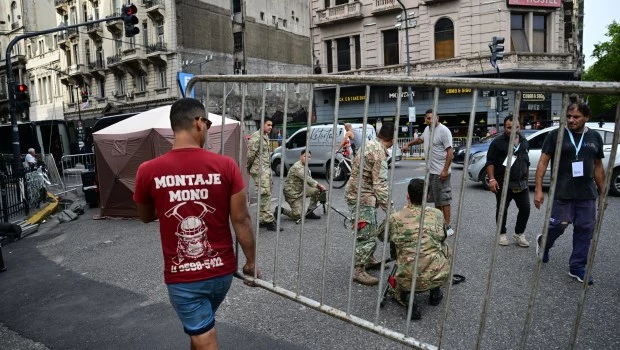 El operativo de seguridad involucra a las fuerzas federales y de la Ciudad.