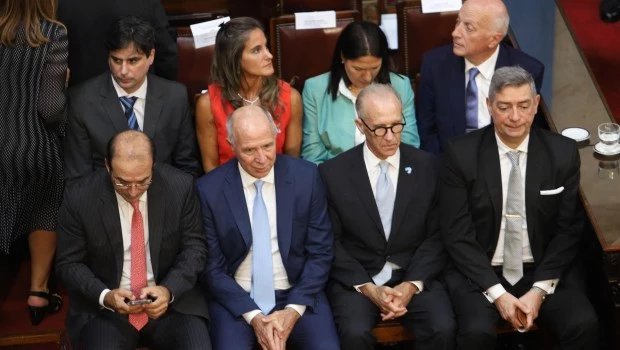 Los cuatro jueces de la Corte, presentes en el recinto para la Asamblea Legislativa
