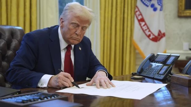 Trump impone aranceles de 25% a las importaciones de México y Canadá