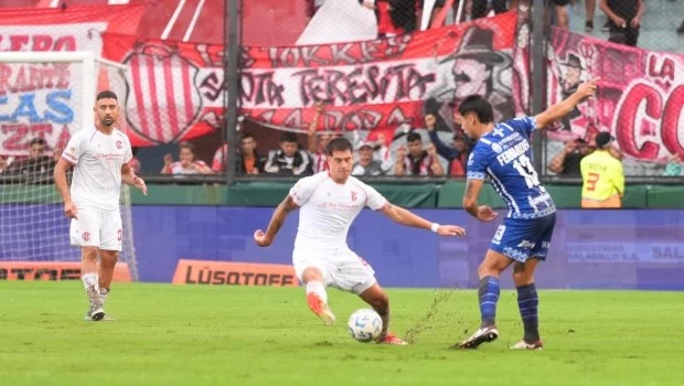 Godoy Cruz se llevó tres puntos de su visita a Barracas Central 