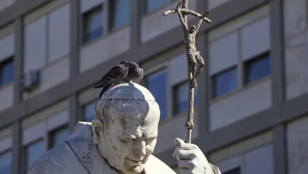 El papa Francisco no sufrió "ningún episodio de insuficiencia respiratoria", informó el Vaticano