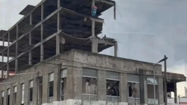 Se derrumbó un edificio abandonado en Santa Teresita