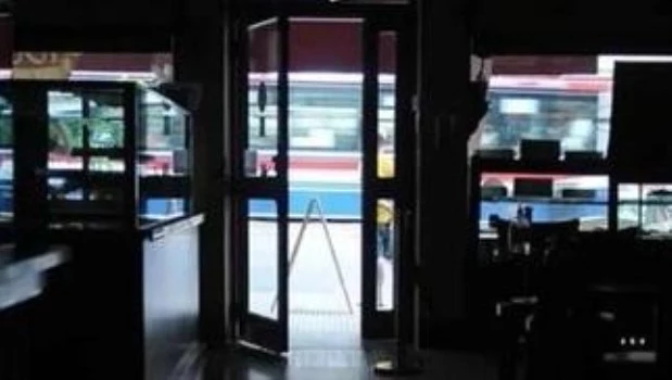 Más de 50 personas quedaron atrapadas en ascensores de la Ciudad por el apagón