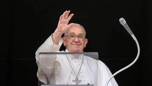 El papa Francisco pasó una noche tranquila 