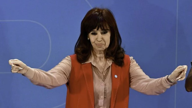 Cristina Kirchner comparó a Milei con Macri: "Tiras la toalla pidiéndole un préstamo al FMI" 