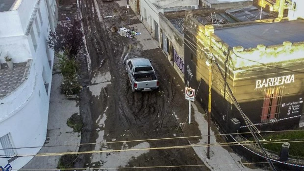 Ascienden a 16 los muertos por el temporal en Bahía Blanca y continúa la búsqueda de desaparecidos