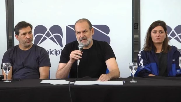 Visiblemente conmovido, el intendente de Bahía Blanca anunció que decretó 72 horas de duelo por las víctimas del temporal 