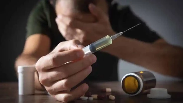 Drogas en exceso; amores en falta