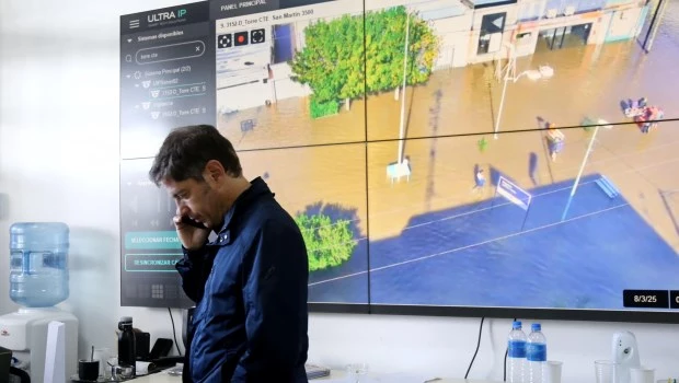 Kicillof habló de la solidaridad en Bahía Blanca: "Es una refutación del país que nos quiere vender Milei"