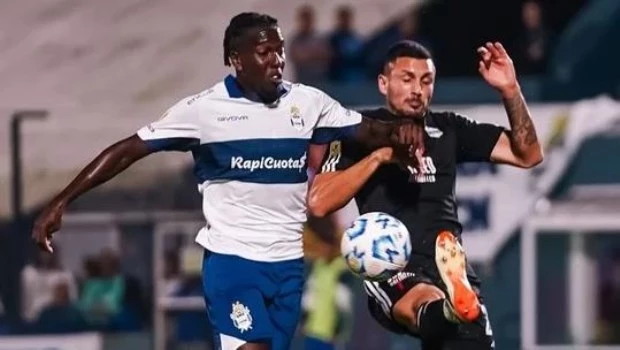 Con un gol agónico sobre el final, Gimnasia rescató un punto en el Bosque contra Riestra 