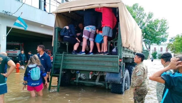 "El agua ha ido cediendo y tenemos 523 evacuados", dijo el intendente de Bahía Blanca