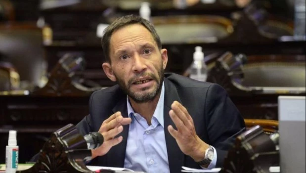 Reclaman al Gobierno detalles sobre la mujer que ingresó al país con más de 15 valijas sin pasar por Aduana