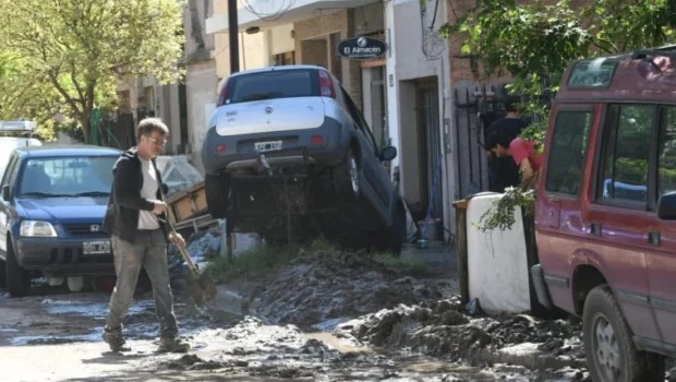 Autos arrastrados por el temporal: cómo solicitar el acarreo
