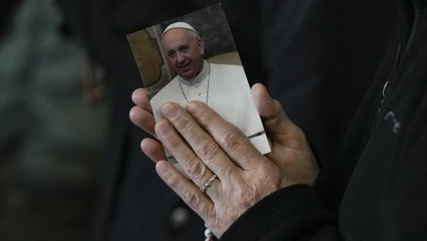 El Papa prosigue la fisioterapia respiratoria y motora en su 27 día de hospitalización