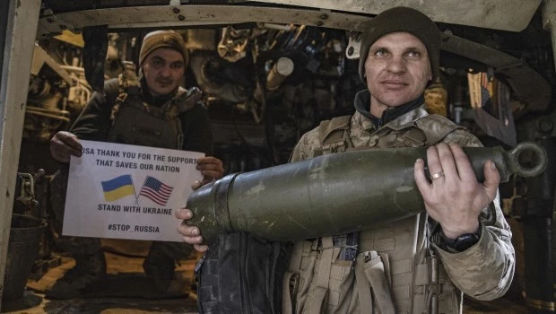 Estados Unidos vuelve a enviar armas a Ucrania mientras el Kremlin considera posibilidades de alto el fuego