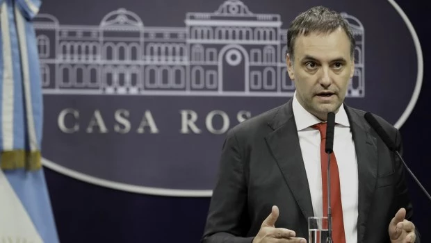 Adorni desmintió a Kicillof y afirmó que "no hay ningún pedido para reunirse con el Presidente"