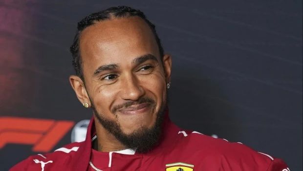 Hamilton sobre su debut en Ferrari: "Estar en el garaje rojo es una sensación increíble"