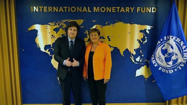 Es falso que el préstamo que se negocia con el Fondo Monetario Internacional no se transformará en deuda. El error sería utilizarlo para vender divisas en el mercado local, que inevitablemente se fugarán del sistema, como siempre.