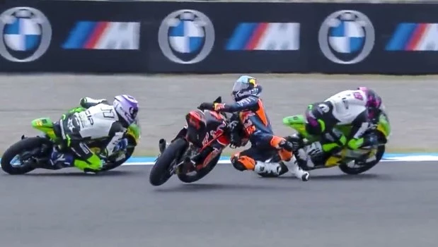 Perrone derrapó en el final del Gran Premio de Argentina en Moto 3 y no pudo sumar puntos 