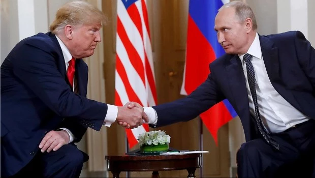 Trump y Putin en 2018. Ahora vuelven a ponerse en contacto para hablar de Ucrania.