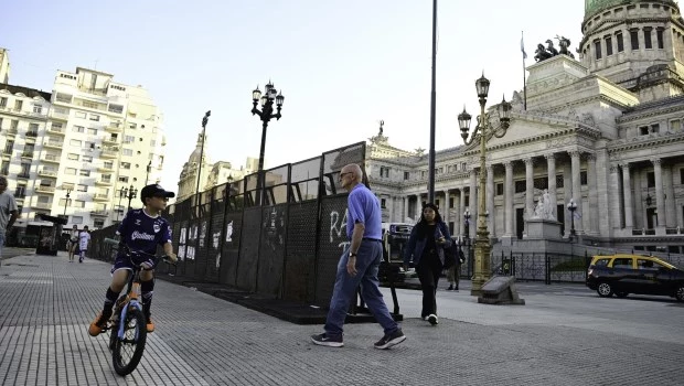 La comisión de DNU dictaminó a favor del acuerdo con el FMI