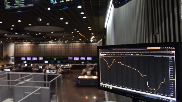 Las acciones y los bonos en dólares rebotan y el riesgo país baja