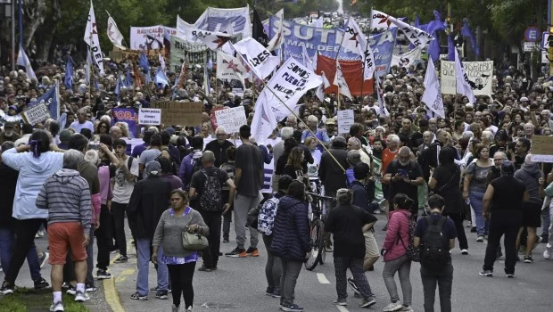 Con un megaoperativo policial, la marcha al Congreso concluyó sin graves incidentes 
