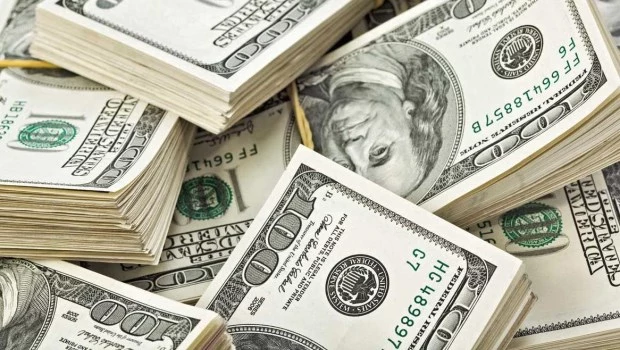 Fuerte baja del dólar blue tras la aprobación del DNU para el acuerdo con el FMI