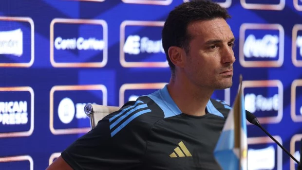 Scaloni sorprende con Almada y Simeone en el 11 titular para enfrentar a Uruguay