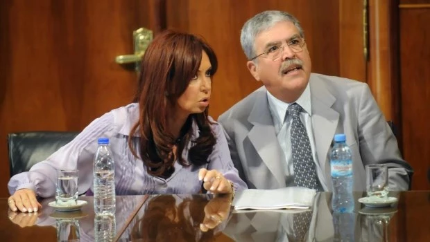 Estados Unidos les prohíbe a Cristina Kirchner y a Julio De Vido ingresar en su territorio por "corrupción significativa"