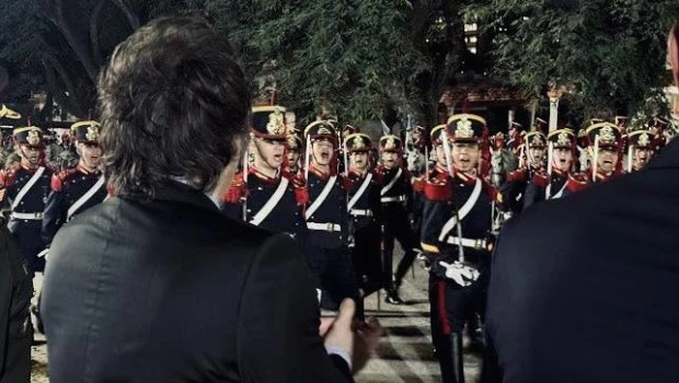 Milei participó del acto aniversario de la creación del Regimiento de Granaderos a Caballo 