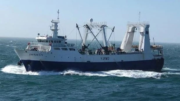 El Gobierno multó por más de 700 millones de pesos a un buque chino que pescó ilegalmente en el Mar Argentino