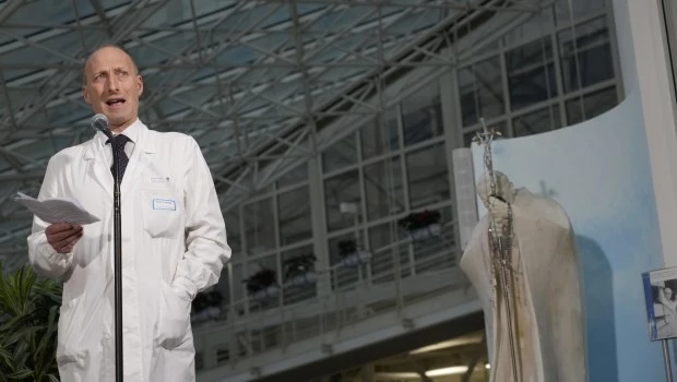 Habló el médico del papa: "Tuvimos que elegir entre dejarlo ir o probar con todo"