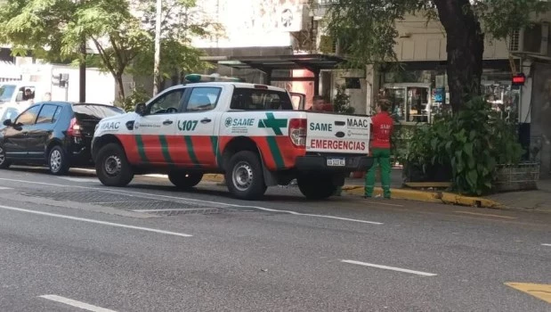 Tiroteo entre un policía y dos ladrones en supermercado de Caballito: un delincuente resultó herido